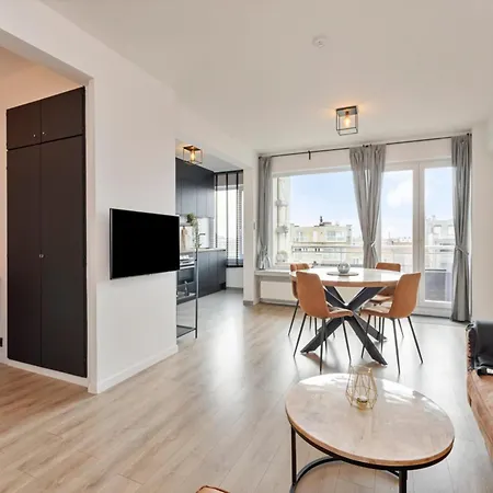 In Near The アパート *