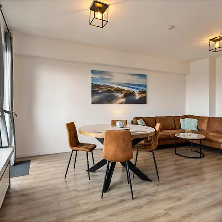 In Near The アパート